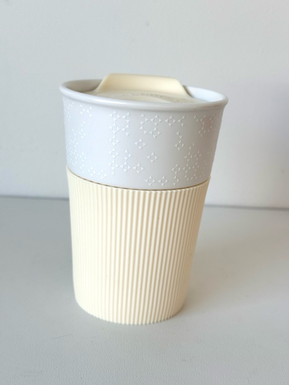 Starbucks Coffee Travel Mug White Cream Ceramic Silicone Sleeve Snowflake 2013 - Picture 3 of 10